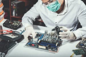 טכנאי מחשבים בקריות: סיבות לשכירת שירותי מומחה